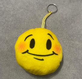 Se regala llavero con carita sonriente