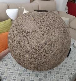 Lámpara de ratán y otra de regalo