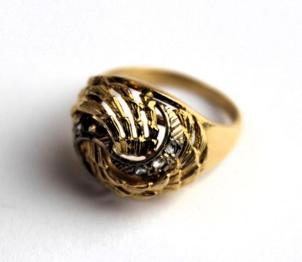 anillo de oro 18k y diamantes.