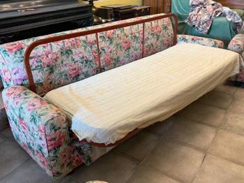 Regalo un sofá cama y dos sillones