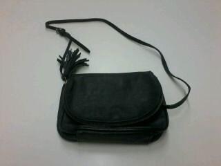 GRATIS. Bolso negro. Stradivarius.