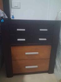 Regalo 2 mesas de noche