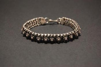 Pulsera maciza con detalle en Plata