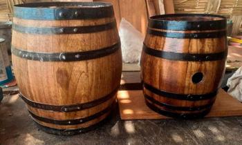 Barril de madera natural