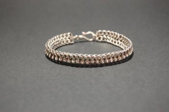 Pulsera maciza con detalle en Plata