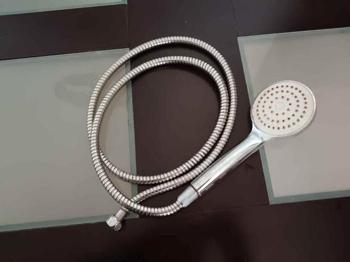 alcachofa ducha y cabezal lluvia